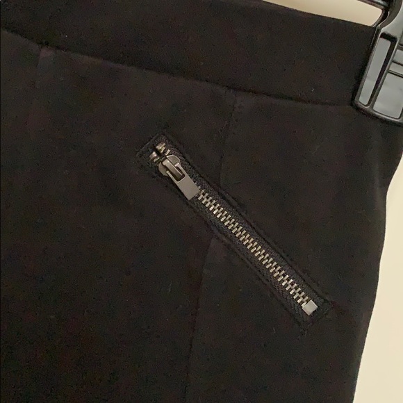Black pants with zippers - Picture 3 of 3